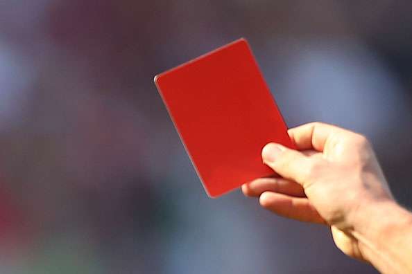 "کارت قرمز" مختص فوتبالیست ها نیست به برخی شهروندان هم باید کارت قرمز داد