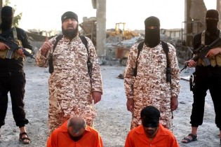 فیلم/ یک داعشی برادر خود را با خونسردی اعدام کرد
