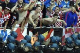 تصاویر/ اعتراض و آشوب هواداران کرواسی در یورو 2016