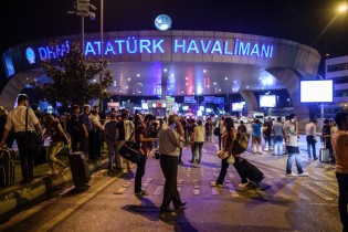 یک کشته و 2 مجروح ایرانی در انفجار تروریستی فرودگاه آتاتورک