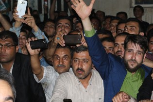 شعار یک جانباز به احمدی نژاد: غارتگر بیت المال اعدام باید گردد