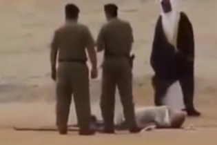 فیلم/ مراسم گردن زنی آل سعود در زادگاه شیخ نمر