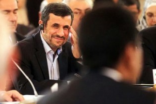 «بنده محمود احمدی نژاد هستم»؛ کارگردان سیاسی!