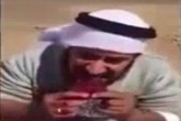 فیلم/ قصابی و خام خوری گوشت گرگ توسط وهابی های سعودی