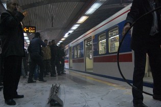 برخورد سر یک زن با قطار در ایستگاه مترو