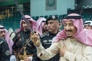 رواج رقص و آواز در عربستان برای آرام کردن مردم