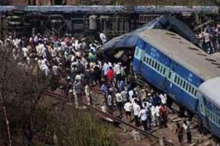آمار تلفات خروج قطار از ریل در هند به 91 نفر رسید