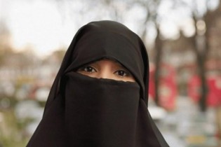 پارلمان هلند پوشش صورت با برقع و نقاب را ممنوع کرد