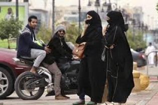 لباس زنانه، جوان سعودی را گرفتار کرد!