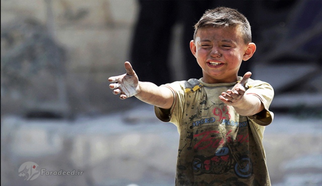 گریه کودک سوریه که برادرش را در حملات هوایی ادلب از دست داده است. ژوئن 2016