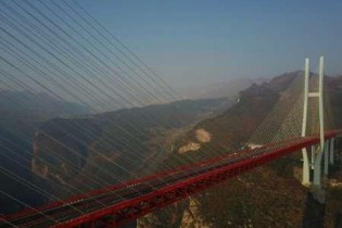 بزرگترین پل معلق جهان در چین ساخته شد