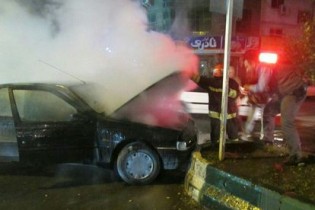 یک خودروی پژو در رشت آتش گرفت