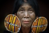 تصاویر/ دختران قبیله ای برای در امان ماندن خالکوبی میکنند