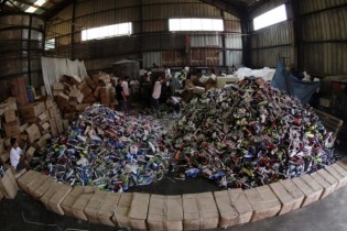 ۳۰ میلیون جفت کفش قاچاق در بازار ایران