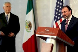 انتقاد بی پروای وزیر مکزیکی از ترامپ در حضور تیلرسون