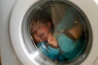 مرگ دوقلوهای هندی داخل ماشین لباسشویی