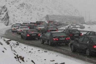 ادامه بارش باران و برف در برخی استان ها / لزوم تجهیز خودروها به زنجیر چرخ