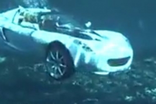 فیلم/ خودرویی با قابلیت رانندگی زیر آب!