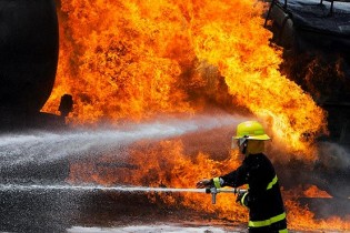 آتش سوزی گسترده در هتل پارس اهواز