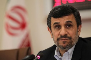 دکتر محمود احمدی نژاد از دادستان کل کشور شکایت کرد