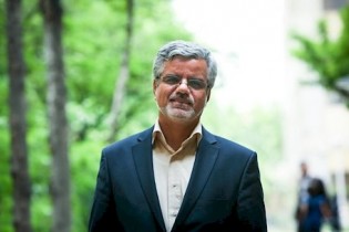 صادقی:کاندیداها از سرنوشت احمدی نژاد عبرت بگیرند