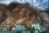 فیلم/ لحظه وحشتناک ریزش داربست براثر طوفان تهران