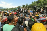 فیلم/اعتراض معدنچی ها به رییس جمهور