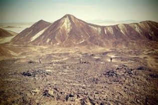 کشف قبور سنگی دوقلو و سه‌قلوی به‌هم‌چسبیده 5 هزارساله در سیستان‌ و بلوچستان