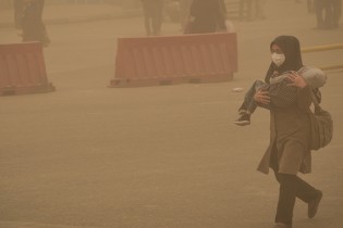 وقوع گرد و غبار در خوزستان بحرانی است