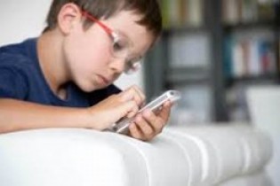 تلفن همراه چه نقشی در جامعه پذیری کودکان دارد؟