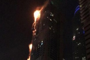 برج مسکونی ۸۶ طبقه دبی آتش گرفت
