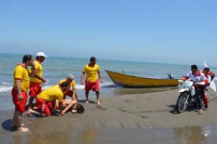 نجات ۲۷ نفر از مرگ در یک روز از دریای مازندران