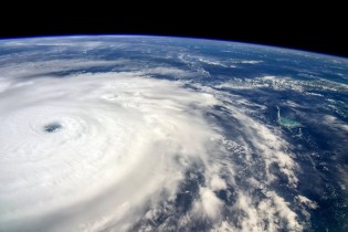 شديدترين توفان دنيا از ايستگاه فضايي +تصاویر
