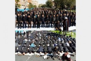 اقامه نماز ظهر عاشورا توسط عزاداران حسینی