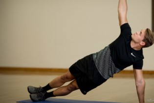 این تمرینات بدنی به بهبود تعادل بدن شما کمک می‌کند