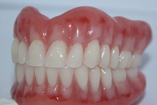 مضرات و دردسرهای دندان مصنوعی