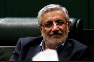 فضای سیاسی ایران امنیتی اداره می‌شود/ دولت ممیزی‌های احزاب را بردارد