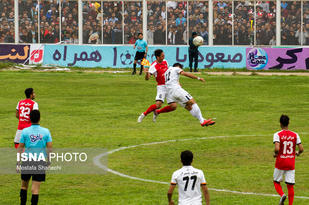 دیدار تیم‌های فوتبال خونه به خونه بابل و برق جدید شیراز
