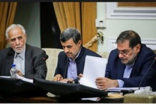 تعلیق عضویت احمدی‌نژاد در «مجمع تشخیص» باید از سوی دفتر رهبری اعلام شود