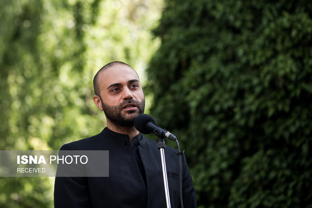 حمید حامی در مراسم تشییع پیکر ناصر چشم آذر