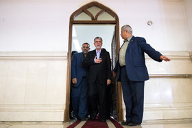 استقبال از عباس صالحی وزیر فرهنگ و ارشاد درششمین روز سی و یکمین نمایشگاه بین المللی کتاب تهران