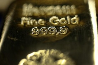 طلا سقوط کرد