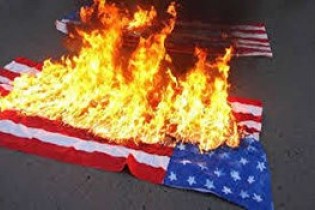 پرچم آمریکا و برجام در مجلس آتش زده شد + تصویر