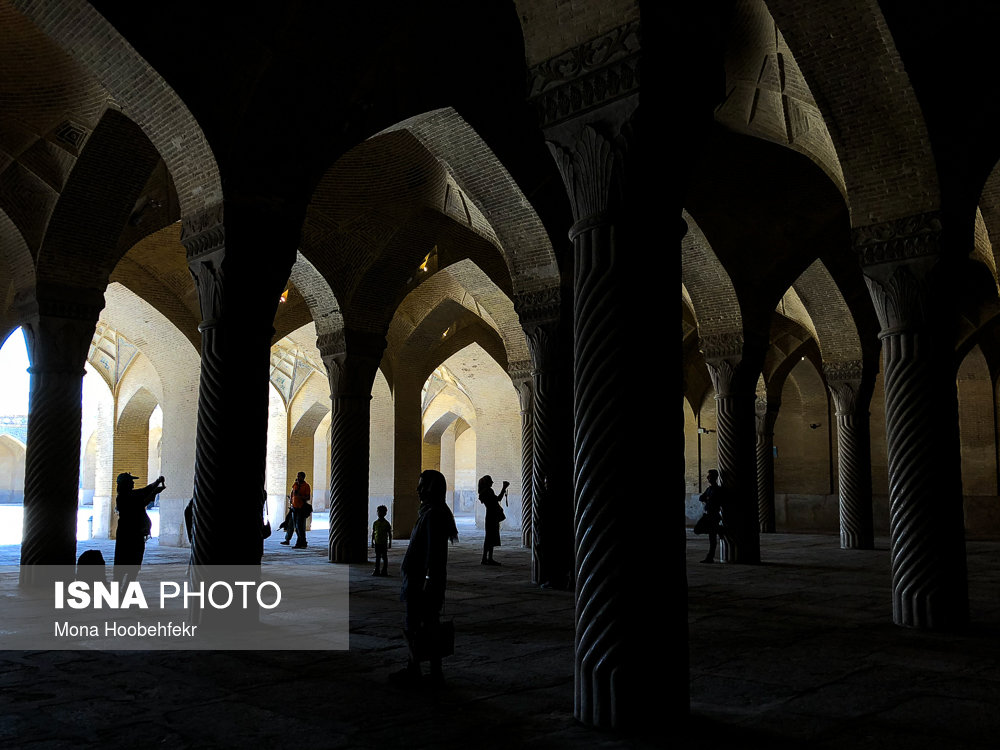 حضور گردشگران مشتاق به عکاسی و تصویربرداری در مسجد وکیل