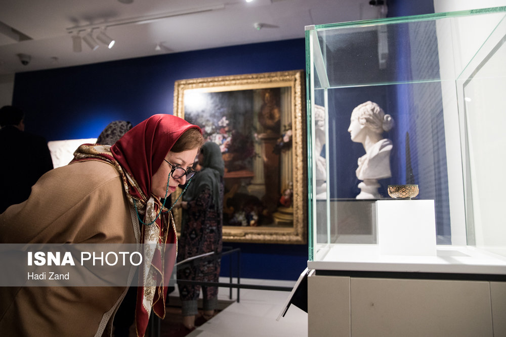 علاقه مندان در روز جهانی موزه و هفته میراث فرهنگی، از موزه ملی بازدید می‌کنند