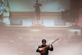 اجرای موسیقی محلی آذری، در مراسم بزرگداشت روز جهانی موزه و هفته میراث فرهنگی در سالن همایش موزه ملی