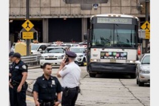 32 زخمی در تصادف دو اتوبوس در تونل  +تصاویر