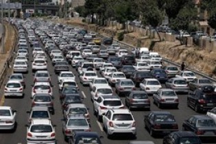 ترافیک نیمه سنگین در آزاد‌راه قزوین- کرج/ اعلام محورهای مسدود