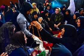 یک کارگاه تولید پته که توسط یک کارآفرین خیر در «شهرک پدر» و یک کارگاه در شهرک صنعتی کرمان راه اندازی شده با استقبال زنان روبرو شده است.