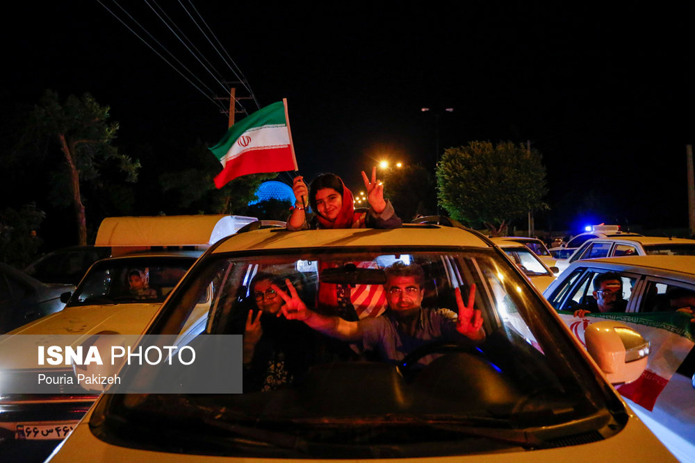 شادی مردم همدان پس از برد ایران مقابل مراکش